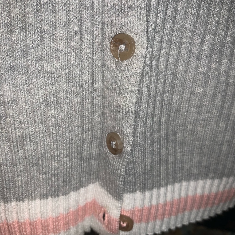 Grey cardigan with white and pink